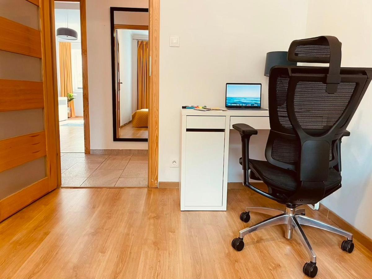 Luxury 4-Bedroom Apartment In Centre - Self-Check In & Fast Wifi Warszawa Eksteriør billede