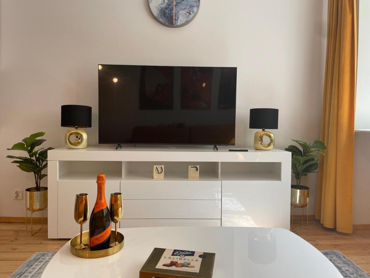 Luxury 4-Bedroom Apartment In Centre - Self-Check In & Fast Wifi Warszawa Eksteriør billede