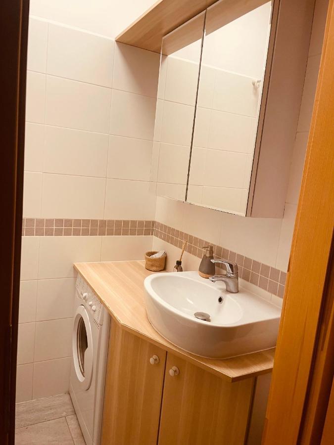 Luxury 4-Bedroom Apartment In Centre - Self-Check In & Fast Wifi Warszawa Eksteriør billede
