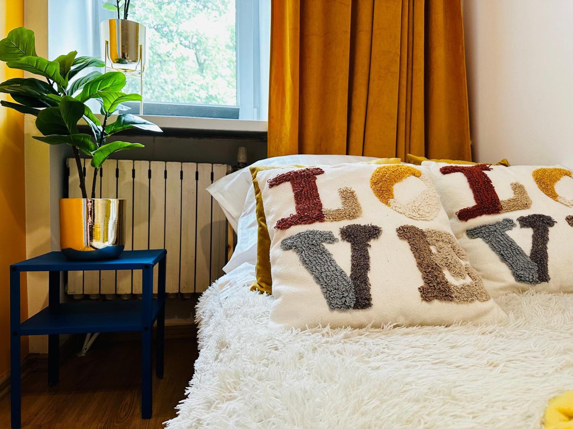 Luxury 4-Bedroom Apartment In Centre - Self-Check In & Fast Wifi Warszawa Eksteriør billede
